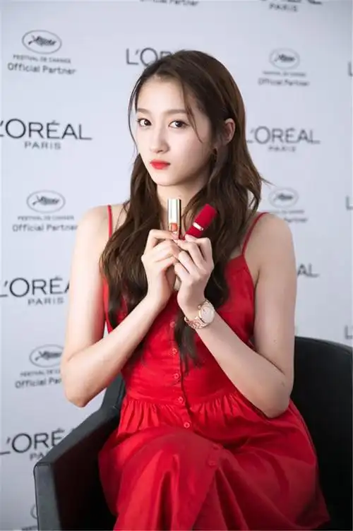 关晓彤明星同款红色v领吊带连衣裙气质修身显瘦中长款裙子2018夏