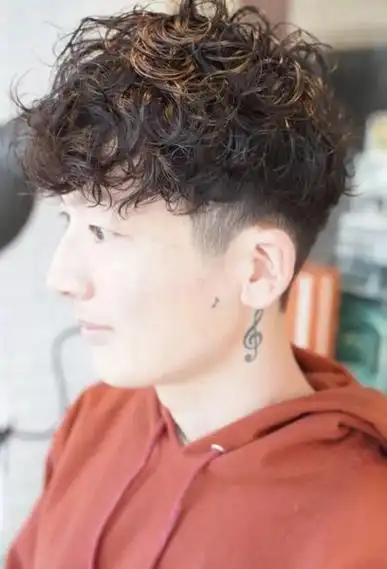 男生烫头发怎么打理好看_男生烫过的头发怎么打理看起来比较好看