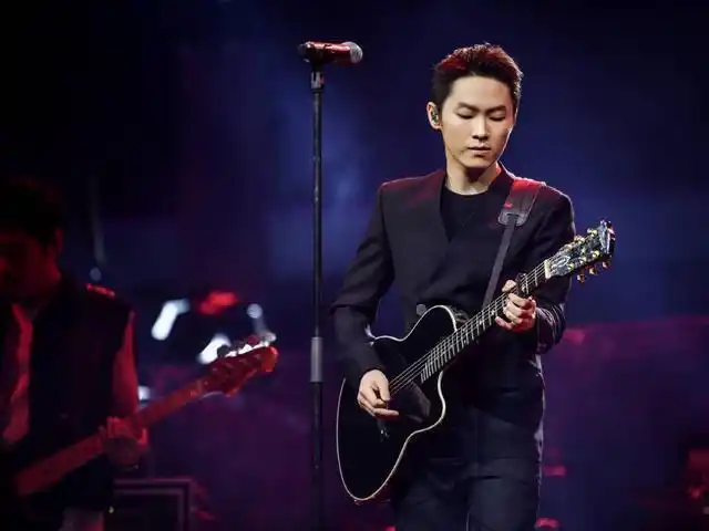 梁博原创比肩周杰伦是娱乐圈的清流也在曾街头卖唱