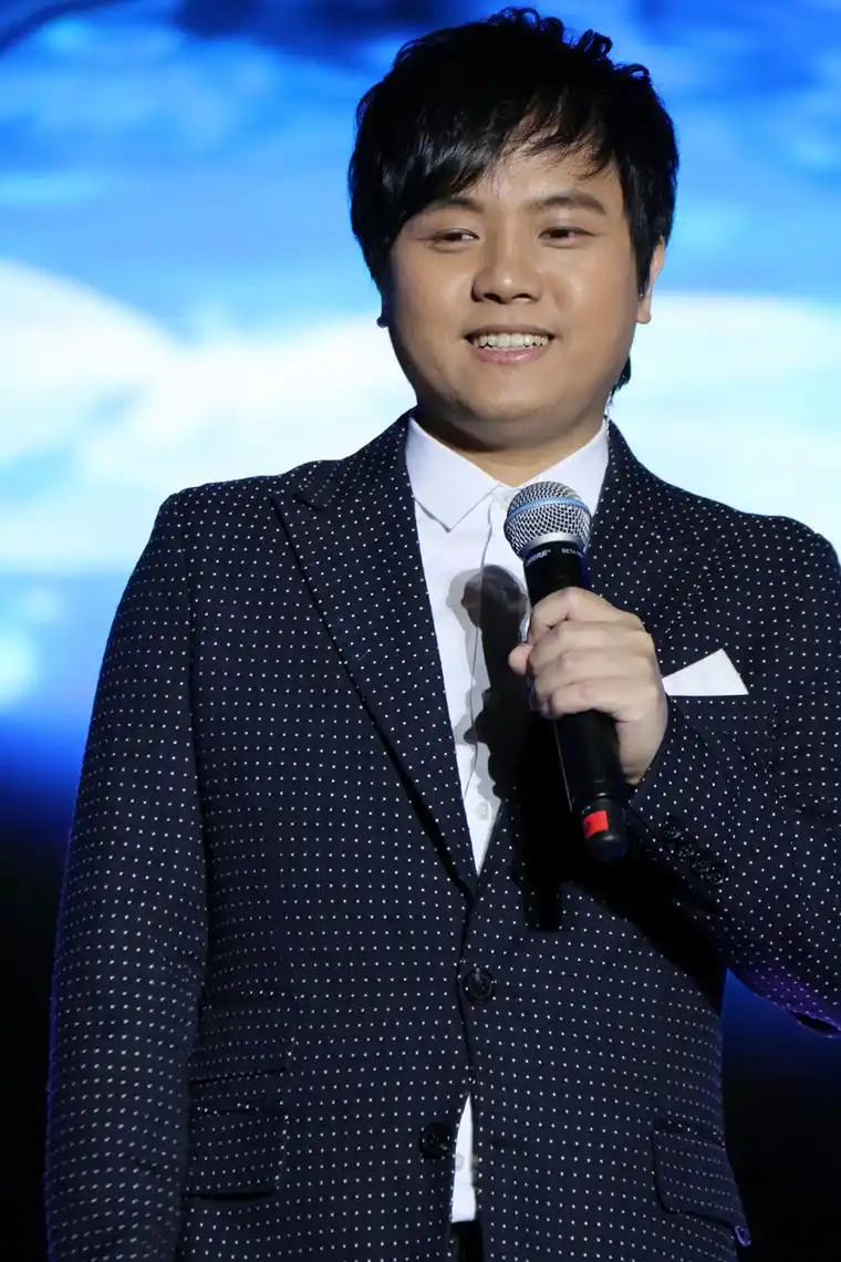 歌手郑源踏入茶都,再次勾起信阳人的记忆