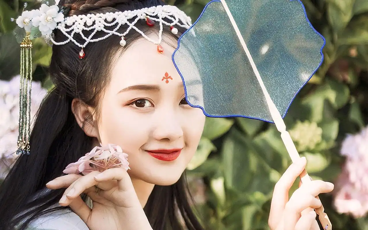 古装美女唯美仙气写真高清桌面壁纸