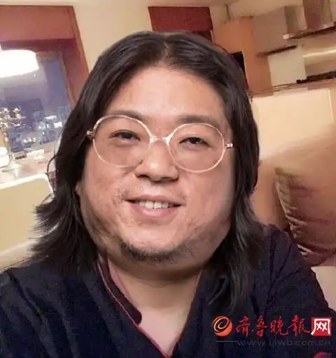 高晓松自拍遭还原颜值不足但背景显赫情史丰富