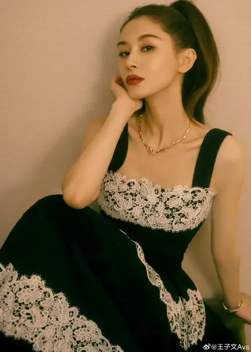 王子文给8年老粉回信