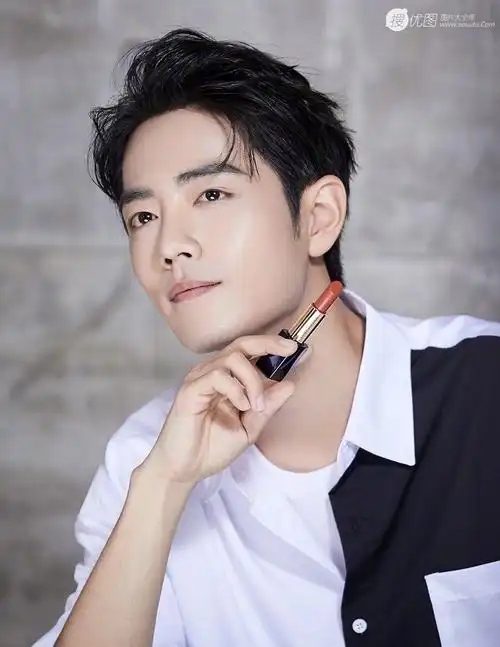 肖战西装革履帅气代言某品牌口红写真大图肖战男演员大陆明星西装帅哥