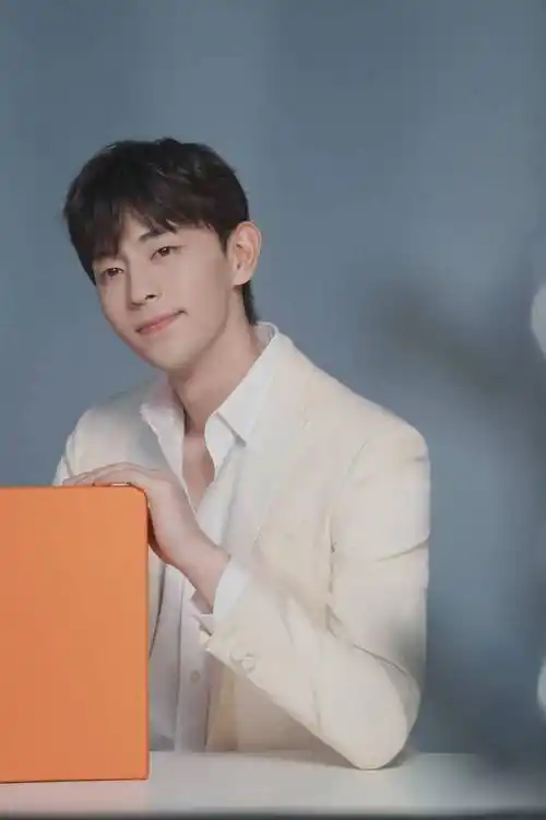 原创邓伦从演员到封只用了24个小时赚了那么多钱为啥要偷逃税