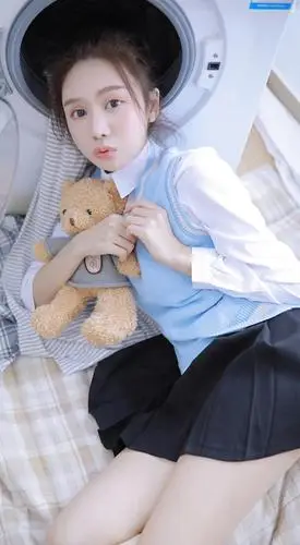 清纯甜美校花性感超短裙私房迷人写真