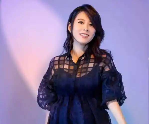 叶大鹰的祖父,在新中国建立前便遗憾离世了,就是著名的叶挺将军.