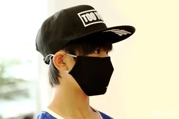 tfboys易烊千玺口罩帽子 tfboys图片易烊千玺图片