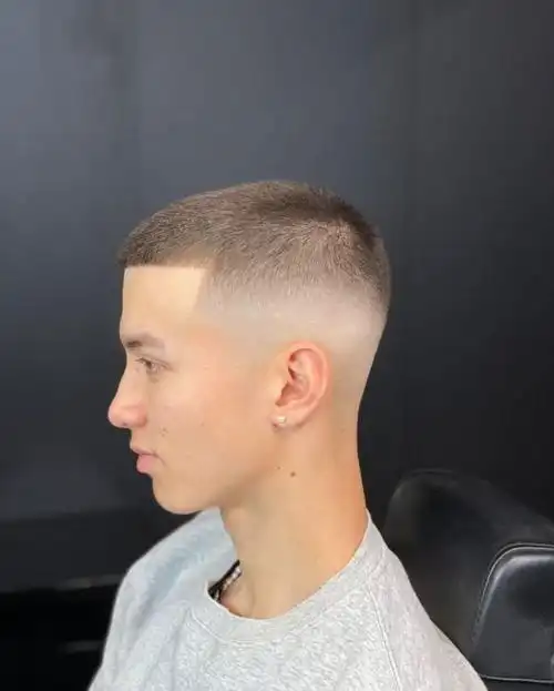 既不会乱翘,又可以和下边的头发形成一个色调的对比,很有层次感