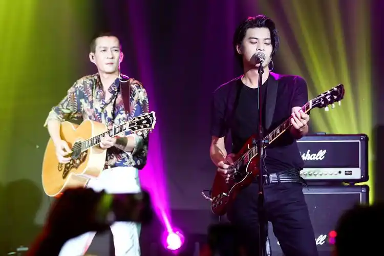 五条人后海大鲨鱼与木马乐队用热情一夜告别夏天释放摇滚派对全员齐