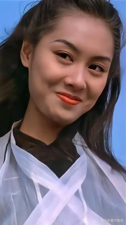 52岁的朱茵:自己住深山残屋,开97年破车,活成娱乐圈里的李子柒