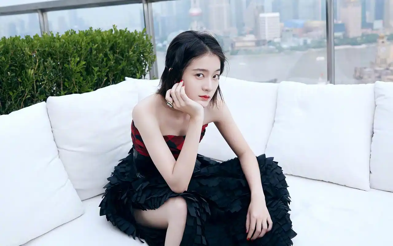 张雪迎仙气唯美桌面壁纸