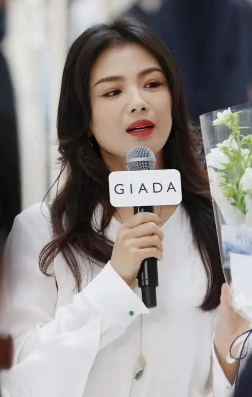 44岁刘涛出席活动,状态显老,自己看图后都惊叹不是本人!