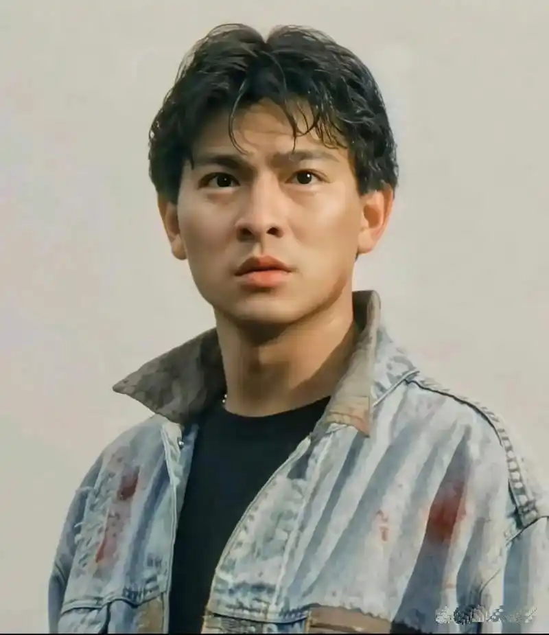 1990年6月14日,《天若有情》香港上映,那时候的刘德华非常帅气逼人,让