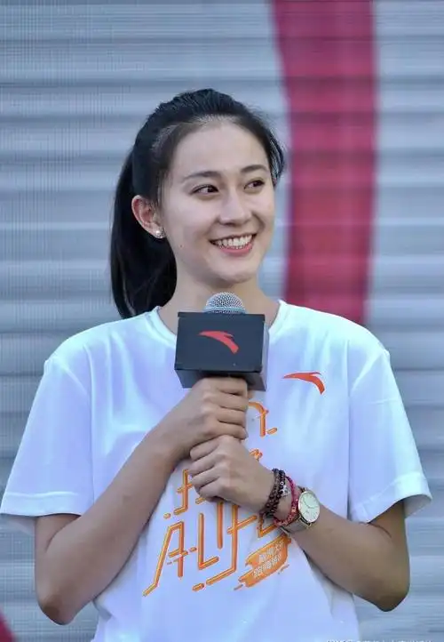 体操女神张豆豆晒美拍,身材紧致傲人,气质不俗,小仙女气十足|艺术体操