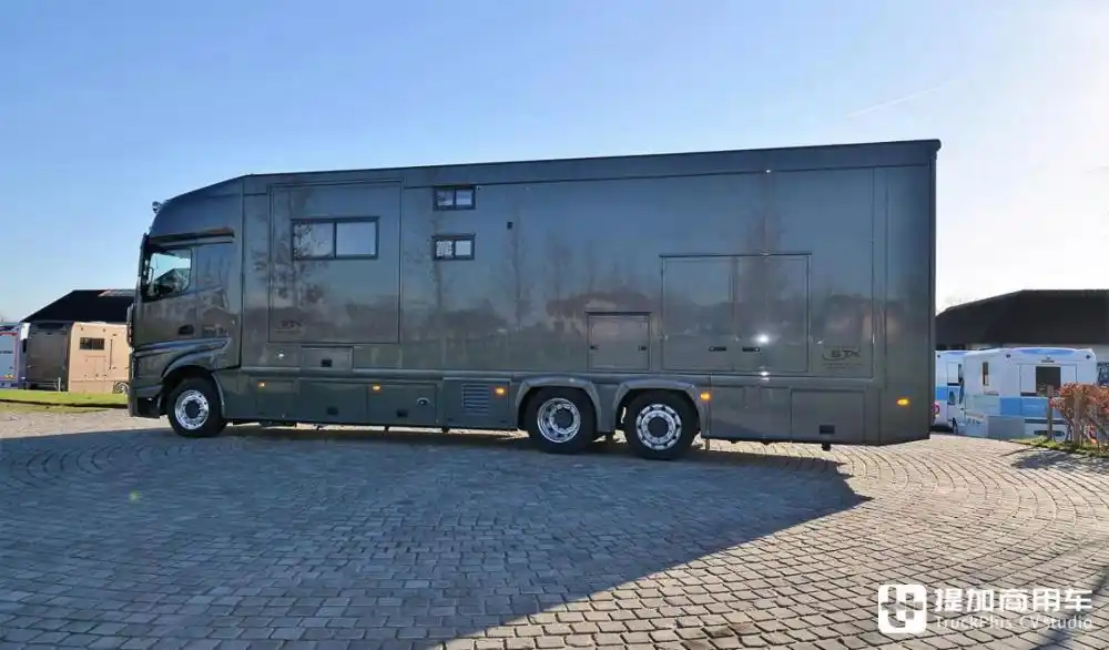 将超跑和房车合二为一,这台奔驰actros轿运房车,是男人都会心动