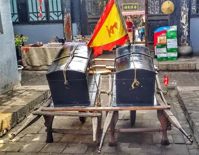 中有的几间镖局,都是他家的,而且,这些镖局的地皮还是留在王家人手中