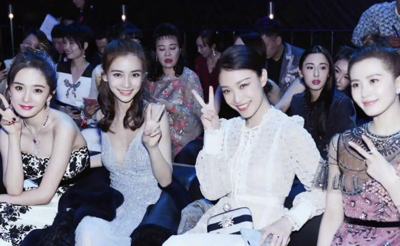 杨幂赵丽颖首度合作引热议 陈可辛导演的《酱园弄》热度挺高的,曝