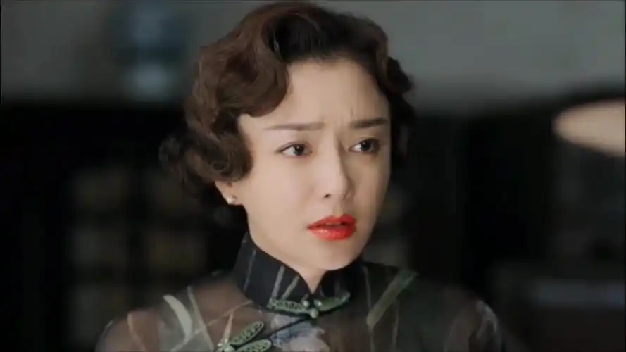 【秦岚】40岁的女人穿上旗袍风情万种,有颜有身材