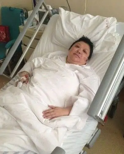 韩红耳疾致听力下降 手术成功报平安