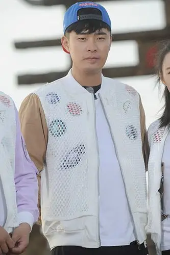 陈赫《跑男》喜感爆棚 高人气蝉联耐撕榜榜首