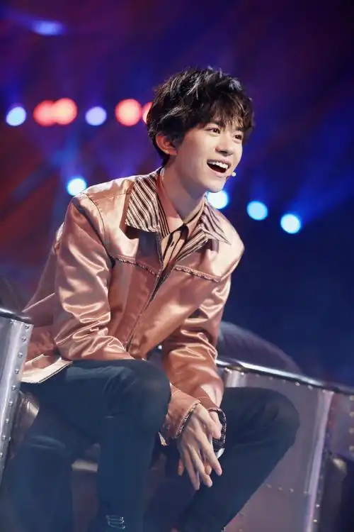 简介:易烊千玺这就是街舞收官之战高清图片,分享一组易烊千玺图片给