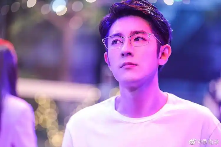 金雯昕也太可爱了 丝毫不做作 有些角度像蔡卓妍我觉得(我以前根本没