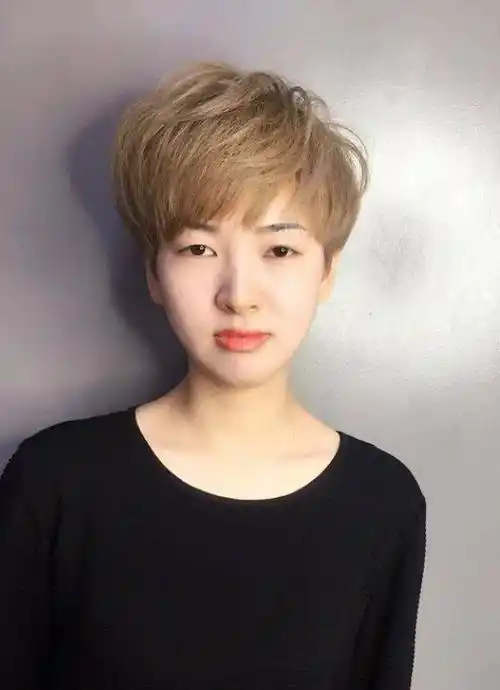 "纹理烫"_feel_短发_女生