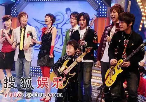 视频:五月天参加东南卫视活动   搜狐娱乐讯 2007年3月27日,东南卫视
