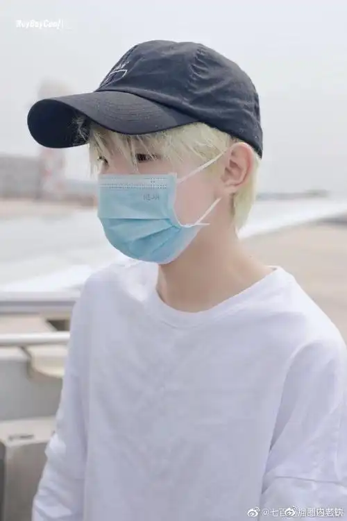 王源今日机场照