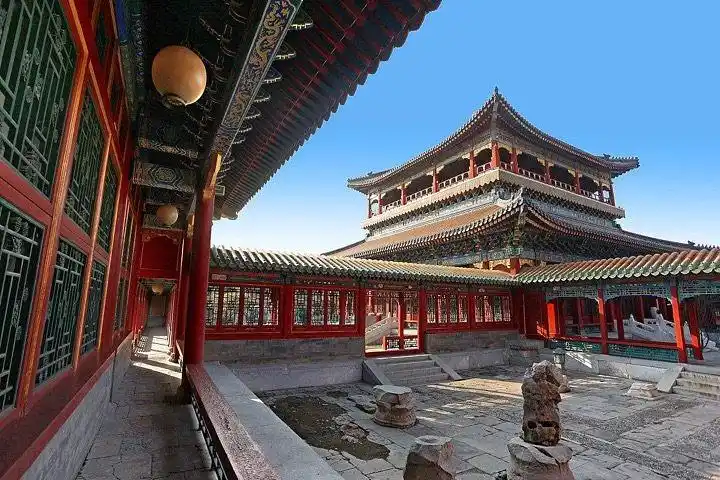 皇家宫殿旧称为紫禁城位于北京中轴线的中心是中国古代宫廷建筑之精华