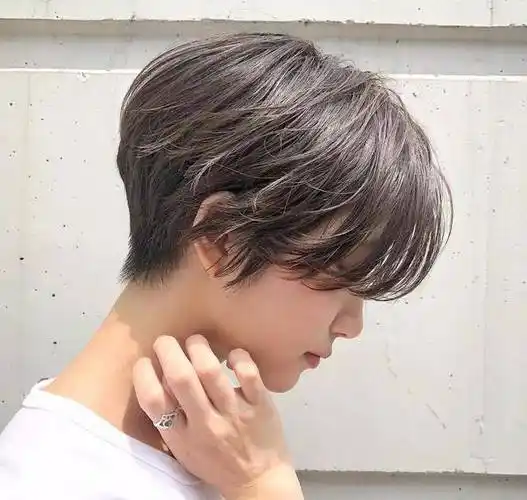 原创耳根染波波头修颜短发让你过目不忘美成风向标