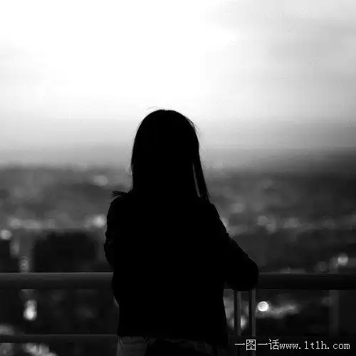 显得自己孤独的头像