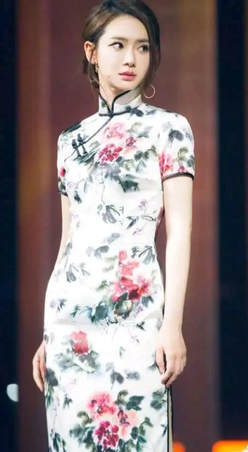 戚薇旗袍装