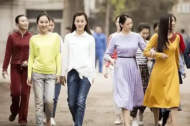 徐梵溪14岁上春晚前男友花5亿娶了李小冉如今她过得怎样