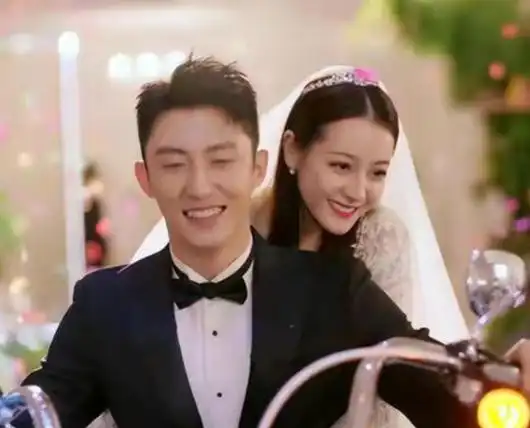 装够了?迪丽热巴疑公开秀恩爱,惹大粉脱粉回踩,曝光更多内幕