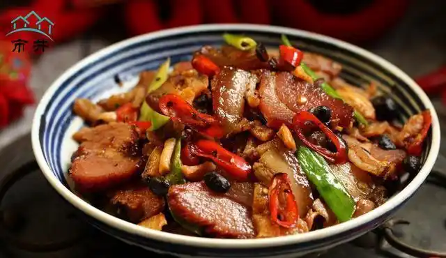 小窍门三:正宗的湖南炒腊肉配什么最好,下面给出的这些配菜都是经过无