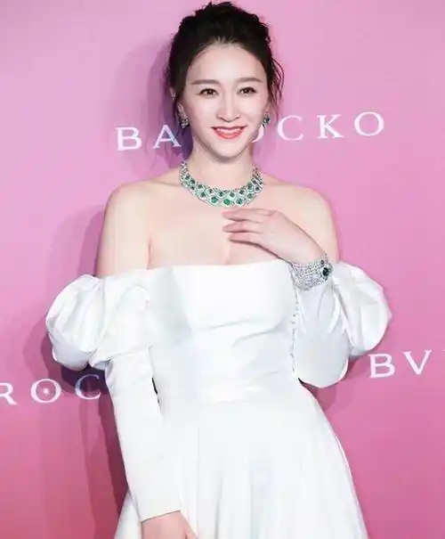 原创44岁李小冉女人四十魅力依旧颜值身材还是那么棒