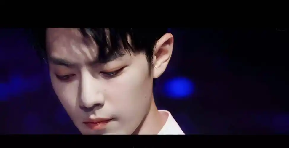 肖战从素人到正能量明星的修炼之路,从调整自己气质形体仪态开始_战战