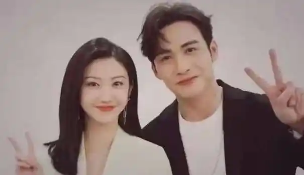 原创助攻景甜张彬彬谭松韵问男方你想跟谁一起看月亮爬上来暗示答案是