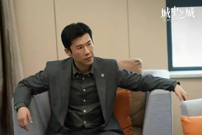 看三大叔圈男神@于和伟@王骁很娱乐@演员王劲松玩转金融圈!