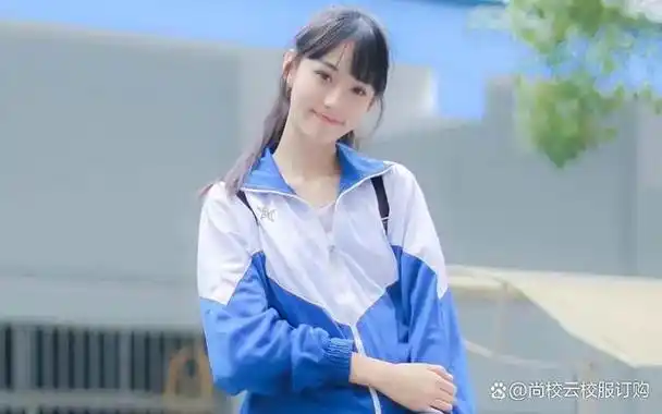 为什么国内校服像"麻袋",国外却气质满满?3个理由让人信服