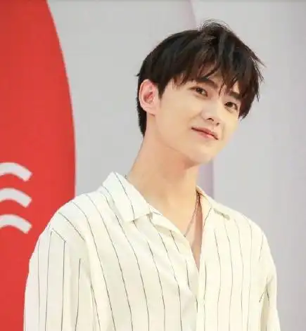 男星歪头杀绝了杨洋可爱吴磊帅气看到肖战糖分超标