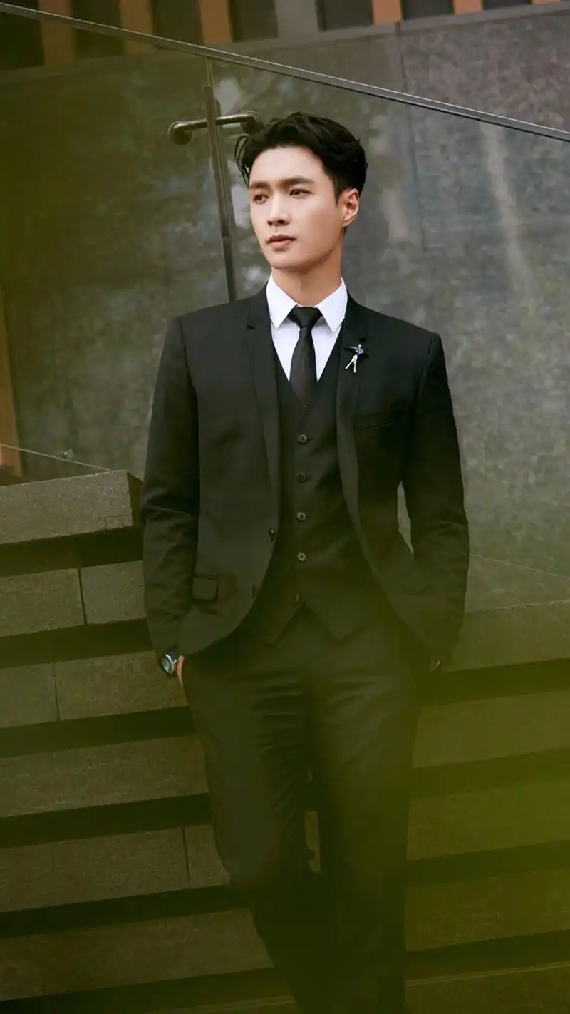 张艺兴西装帅气写真手机壁纸图片