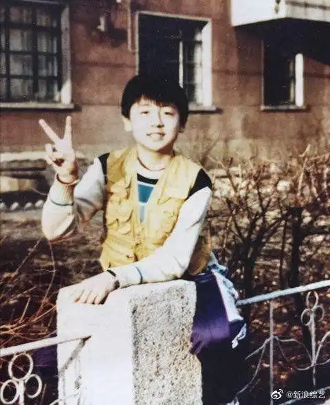 邓伦雷佳音岳云鹏贾乃亮极限男团童年照曝光