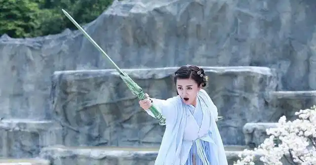 仙侠剧《花千骨》:赵丽颖成名作,颜控大呼过瘾,师生恋太虐心?_云牙
