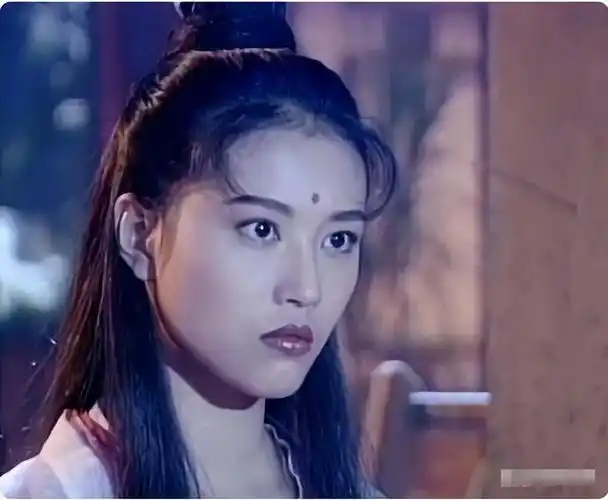 周海媚57岁北京独居不生子不结婚直言不需要男人碍手碍脚