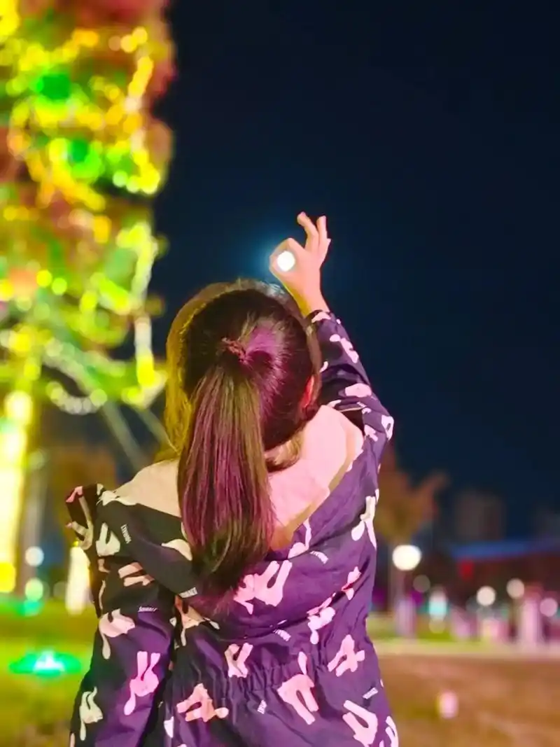 赏月 #背影 #每一帧都是热爱 #比耶 - 抖音