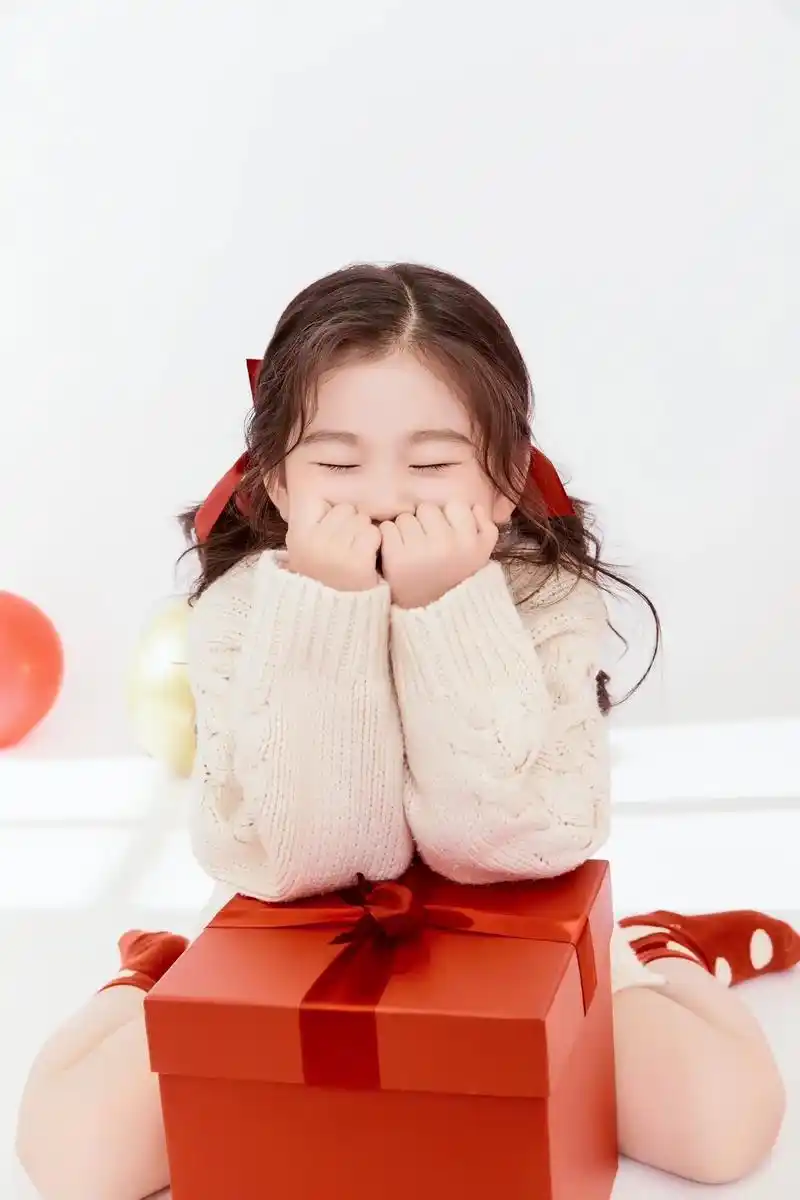 她的笑容真的好治愈.拥有快乐的,一定是小朋友 心里藏着小星星 - 抖音