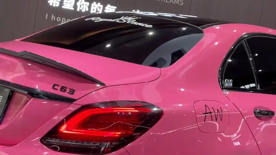 这样的猛男粉能不能击中妹妹的心脏#奔驰c#草莓熊